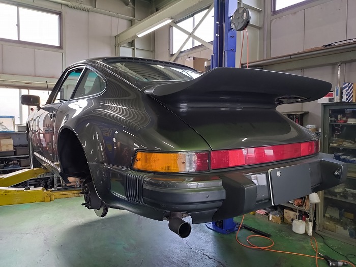 ポルシェ911 3.2カレラ整備作業