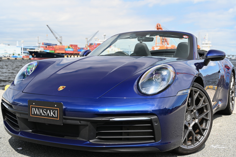 ポルシェ 911(Type992) ポルシェ992カレラ4カブリオレ正規ディーラー車右ハンドル法人1オーナー禁煙車屋根保管大人気カラーゲンチアンブルー＆ブラックレザーBOSEサウンドRSスパイダーデザイン21インチステアリングヒータースポーツテールパイプPASMエクスクルーシブデザインテール等豪華装備多数新車より全ディーラー整備必見！！